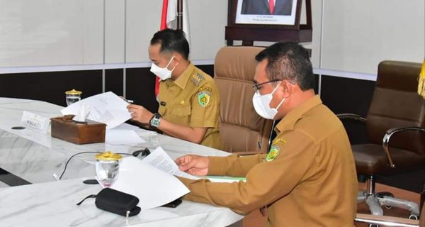 111 Pelaku Usaha Komitmen Batasi Penggunaan Kantong Plastik