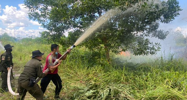 Astaga, Ditinggal Istirahat Minum, Lahan Hangus Terbakar
