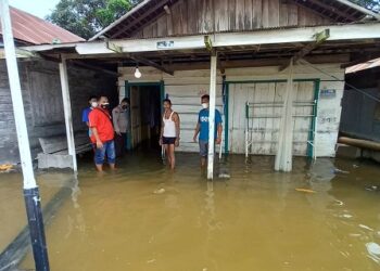 Polsek Hanau Lakukan Patroli di Lokasi Banjir