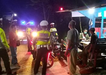 Satlantas Polres Kotim Sambangi Pos Kamling Untuk Jaga Kamtibmas Malam Hari