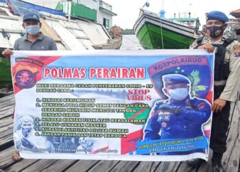Satpolairud Polres Seruyan Ingatkan Warga Pesisir Taati Prokes