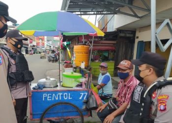 Tim Yustisi Lakukan Patroli Dan Berikan Himbauan Prokes Ke Warga di Kuala Pembuang