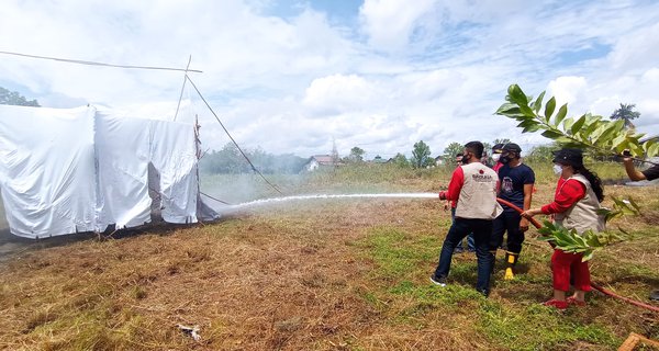 Tingkatkan Keterampilan, DPD PDIP Kalteng Latih Kader Padamkan Api
