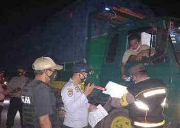 Truk Fuso Dominasi Penumpang KMP Drajat Paciran