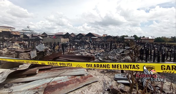 35 KK Korban Kebakaran Pahandut Seberang Dapat Bantuan  Polda Kalteng