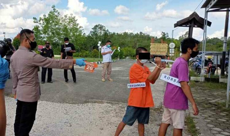 Polisi Lakukan Rekonstruksi Pembunuhan Kakak Ipar di Tumbang Rahuyan
