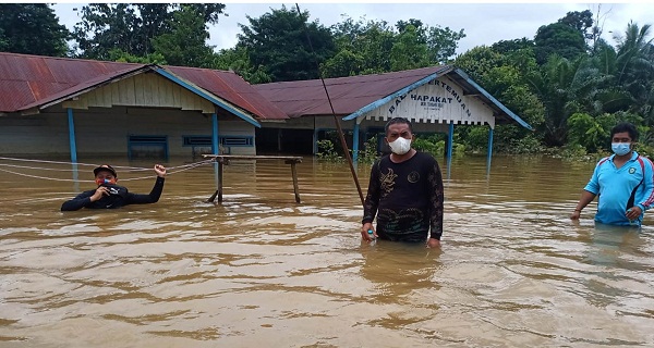 Banjir di Kabupaten Katingan Semakin Parah, Jalan Trans Kalimantan Terputuss