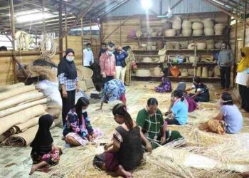 Pemkab Kapuas Lakukan Pembinaan Pengrajin Rotan