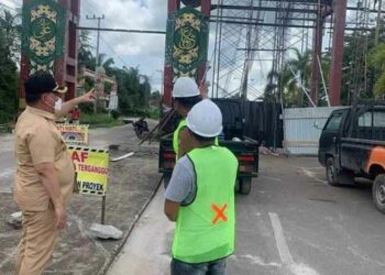 Bupati Kotim Pantau Perbaikan Gerbang Sahati