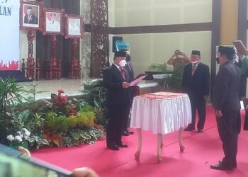 Bupati Kotim Lantik Fajlurrahman Sebagai Sekda Defenitif