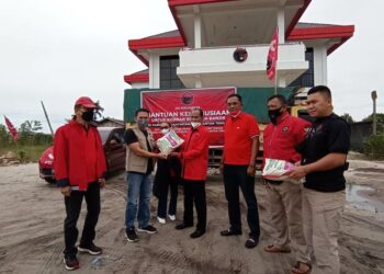 DPD PDI-P Kalteng Bantu Korban Banjir Katingan