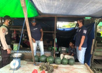 Kabid Pemerintahan Desa DPMD Gumas Hendra Surya, saat ditemui awak media di ruang kerjanya, Selasa (21/9).(FOTO:IST)