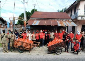 DPC PDIP Palangka Raya dan Baguna DPD PDIP Kalteng Salurkan Bantuan Korban Banjir