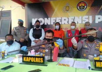 Kesal Sering Diejek, Pria Ini Aniaya Saudara Sendiri dengan Tombak