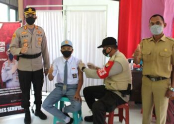 Kapolres Seruyan Pantau Vaksinasi di SMK Negeri 1 Kuala Pembuang .