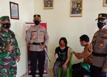 Kapolres Seruyan Tinjau Vaksinasi di Pospol Bangkal