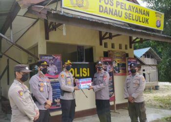 Kapolres Seruyan berikan Tali Asih kepada personil Pospol Danau seluluk