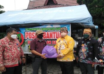 Diskominfo dan Awak Media Peduli Korban Banjir di Katingan