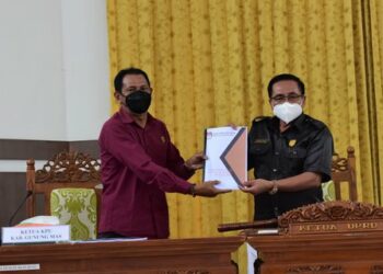 Jelang Pilkada Tahun 2024, KPU Gumas Serahkan RAB ke DPRD