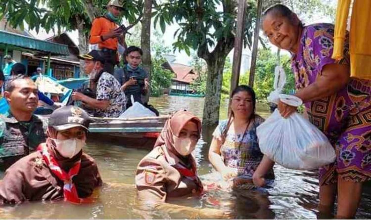 Kwarcab Pramuka Kotim Berbagi Untuk Korban Banjir