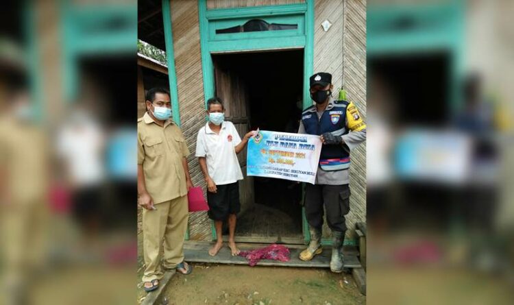 Polisi Amankan Penyaluran BLTDD Terdampak Covid-19 di Desa Tumbang Darap