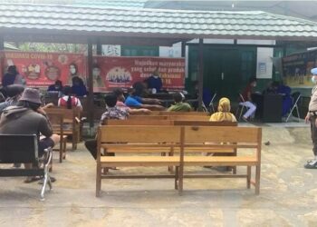 Polisi Awasi Vaksinasi Tahap 1 di Seruyan Hulu