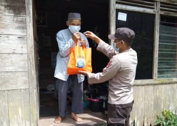 Polisi Bantu Warga Kurang Mampu di Seruyan Hulu