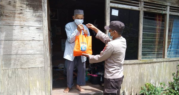 Polisi Bantu Warga Kurang Mampu di Seruyan Hulu