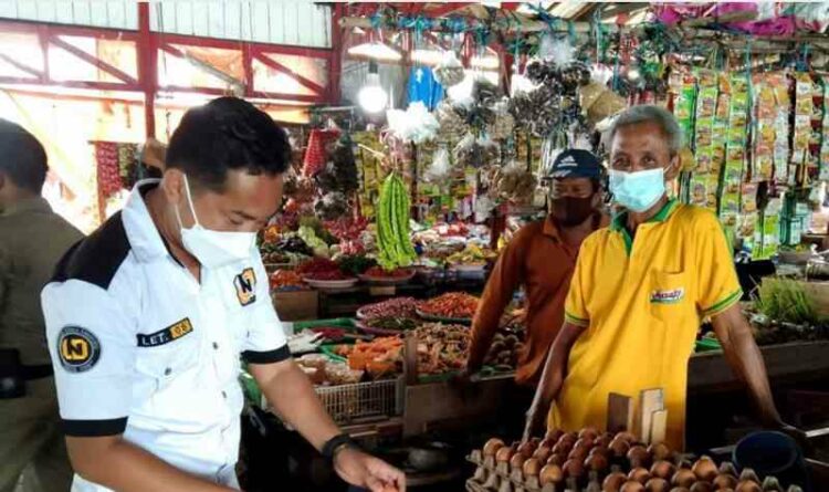 Polisi Cek Dan Kontrol Bahan Pangan Di Sejumlah Pasar Di Kuala Pembuang