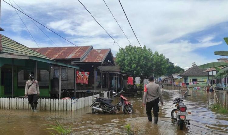 Polsek Dusun Utara Barsel Antisipasi Kenaikan Air Sungai
