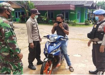 Polsek Seruyan Hulu Terapkan Prokes Bagi Warga Desa Tumbang Manjul