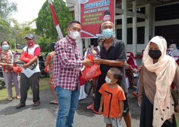 SKHB Salurkan Bantuan Bagi Lansia
