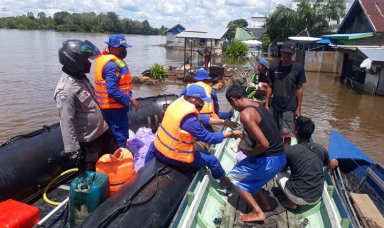 Satpolairud Polres Katingan Salurkan Bantuan Untuk Warga Korban Banjir 1