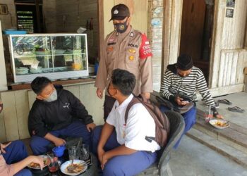Sosialisasi Prokes Dilakukan Bhabinkamtibmas Polsek Rakumpit Tanpa Kenal Lelah