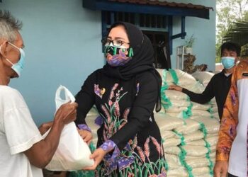 Wabup Seruyan Cek Penyaluran Bantuan Untuk Warga Terdampak Banjir di Batu Ampar