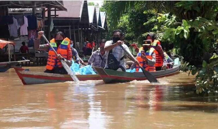 Wakapolda Kalteng Kirim Bantuan Korban Banjir Untuk Warga Terpencil