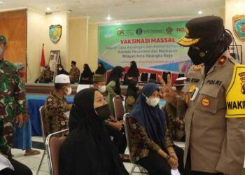 Wakapolda Tinjau Vaksinasi Massal Pesantren dan Madrasah