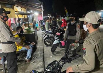 Tidak Pernah Bosan Aparat Polres Seruyan Minta Warga Taati Prokes.