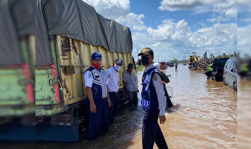 Banjir 3,5 Km, Jalan Trans Kalimantan di Bukit Rawi Kalteng Ditutup