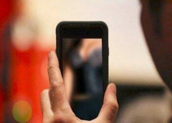 Kepergok Merekam Orang Mau Mandi, Seorang Remaja Diamankan Warga
