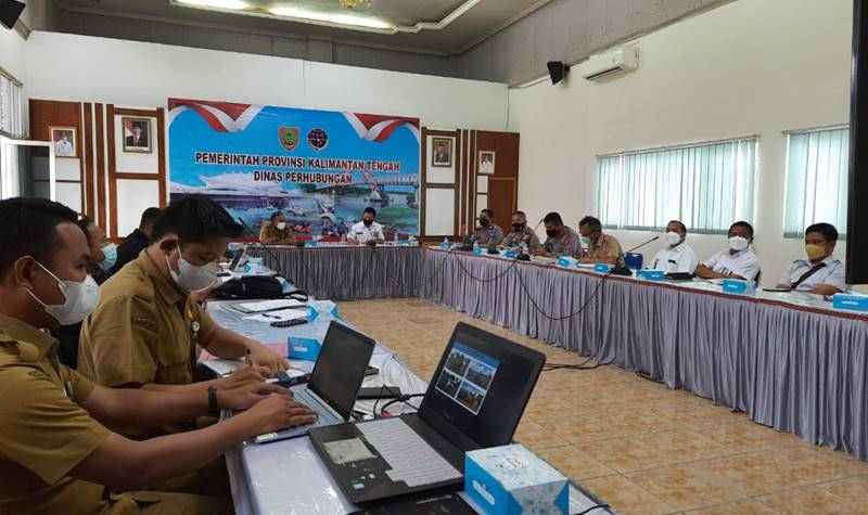 Prioritaskan Angkutan Sembako Melintas di Lokasi Banjir Jalan Trans Kalimantan Bukit Rawi