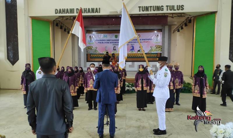Bupati Barsel Mengukuhkan Pengurus PUSPA