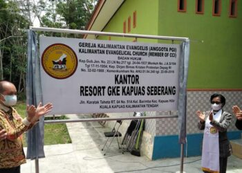 Bupati Kapuas Ir Ben Brahim S Bahat,MM,MT.meresmikan kantor MPH Resort GKE Kapuas Seberang.