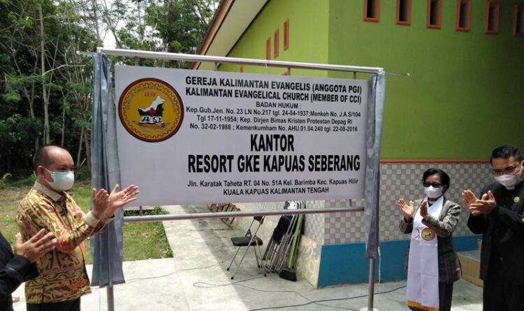 Bupati Kapuas Ir Ben Brahim S Bahat,MM,MT.meresmikan kantor MPH Resort GKE Kapuas Seberang.
