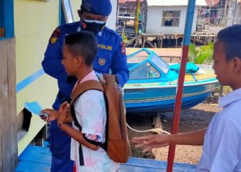 Ditpolairud Polda Kalteng Ajarkan Prokes Untuk Anak- Anak