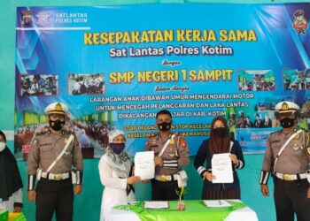 Tekan Kasus Laka Lantas Anak Di Bawah Umur, Satlantas Polres Kotim Teken Kerjasama Dengan SMPN 1 Sampit
