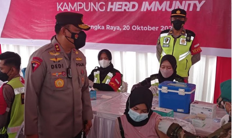 Rayakan 22 Tahun Pengabdian, Akpol 99 Gelar Vaksinasi di Flamboyan Bawah