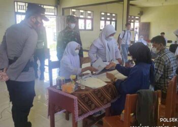 Kapolsek Hanau Pantau Vaksinasi Covid-19 Pelajar di SMAN 1 Hanau