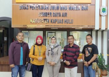 Kepala Dinas PUPR dan Dinas PMD Mura saat kunjungi DPUPR Kapuas Hulu dalam rangka kaji banding