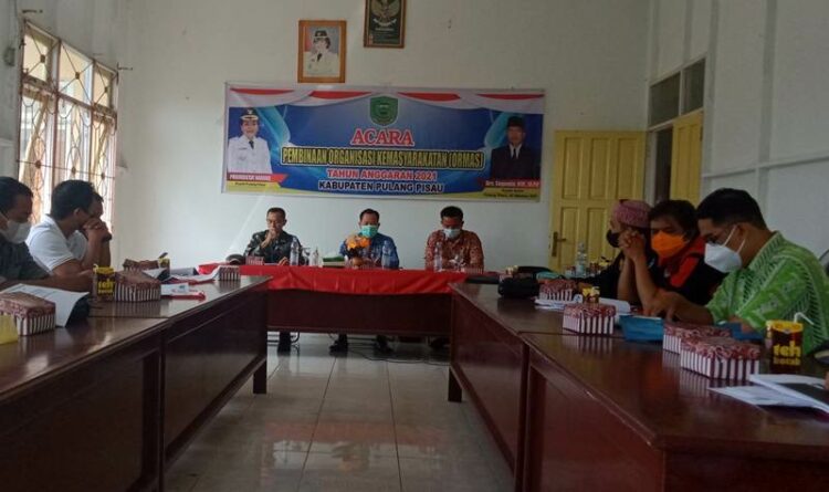 Kesbangpol Pulpis Berikan Pembinaan Kepada Ormas